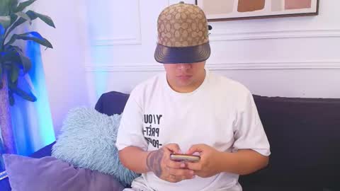 bennett_alejoo online show from October 13, 2025, 6:19 pm