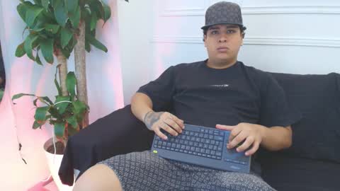 bennett_alejoo online show from December 16, 2025, 6:35 pm