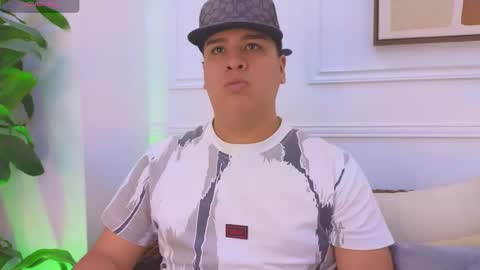 bennett_alejoo online show from April 29, 2026, 6:58 pm