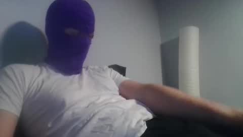 bennybueno online show from May 17, 2026, 4:32 am