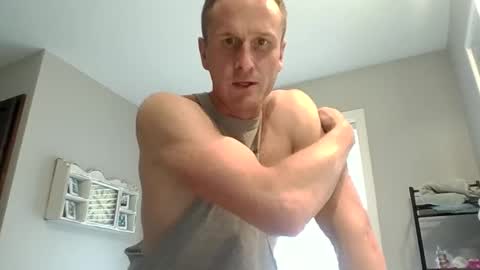 Snapshot of bennyc04041987 chatting on April 30, 2026, 3:29 pm BennyC online show from April 30, 2026, 3:29 pm