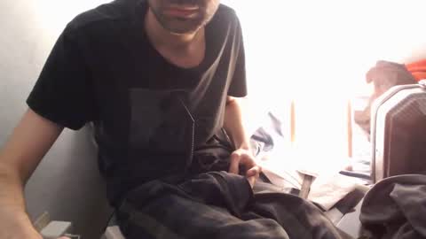 berceuse111 online show from April 6, 2026, 10:27 am