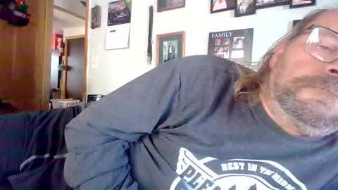 bergeeric1970 online show from December 3, 2025, 6:28 pm