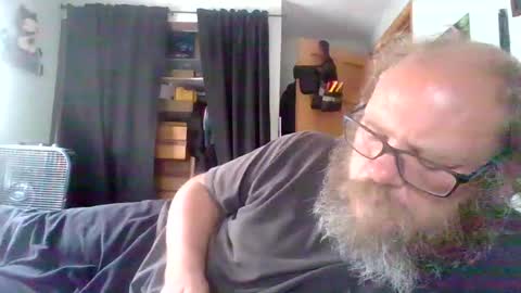 Snapshot of bergeeric1970 chatting on June 8, 2026, 5:35 pm bergeeric1970 online show from June 8, 2026, 5:35 pm