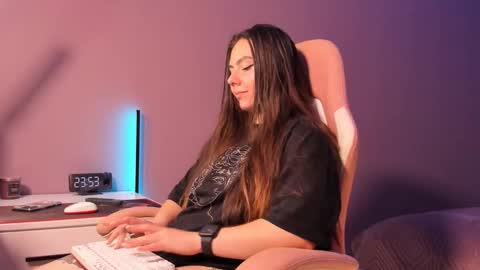 Snapshot of beriesniks chatting on September 22, 2025, 4:53 pm BeriesNiks online show from September 22, 2025, 4:53 pm