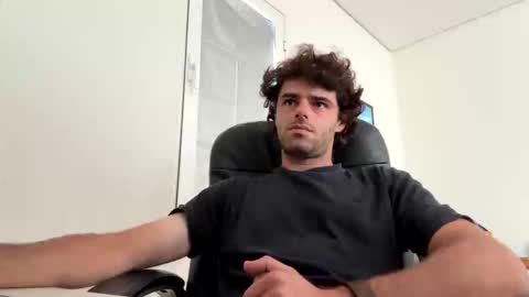 Berltex online show from November 9, 2025, 4:49 pm