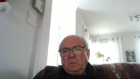 bernard1102 online show from November 19, 2025, 1:33 pm