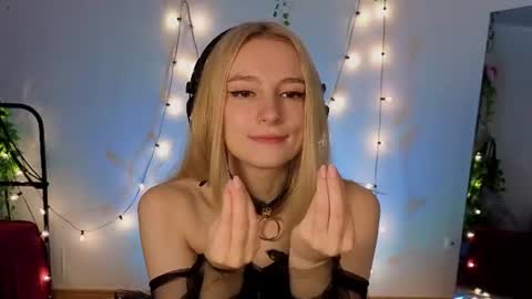 Hi Im NikaComing back online on Monday 3 online show from June 25, 2026, 8:52 am