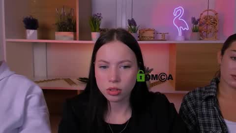 berry vibe online show from November 4, 2025, 12:48 pm