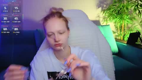 Snapshot of best_trip chatting on November 10, 2025, 2:32 am Danny and Kira online show from November 10, 2025, 2:32 am