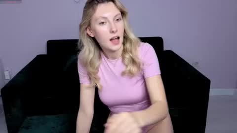 Snapshot of best_trip chatting on November 11, 2025, 2:39 pm Danny and Kira online show from November 11, 2025, 2:39 pm