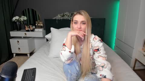 Amelia Ami Free Lovense control in pvt online show from December 14, 2024, 3:47 pm