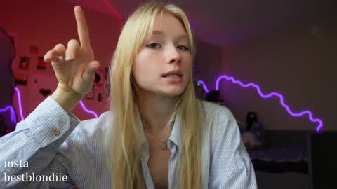 Chloe Next stream on Friday online show from January 3, 2025, 5:31 pm