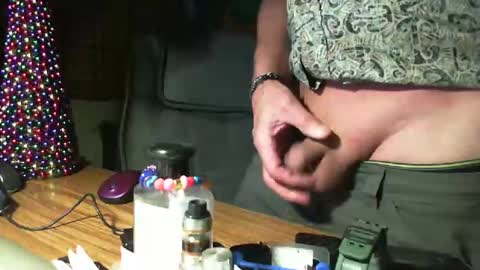 Snapshot of bestes001 chatting on December 22, 2025, 1:13 am bestes001 online show from December 22, 2025, 1:13 am