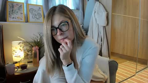 Snapshot of bestgirl_ofthe_neighborhood chatting on October 21, 2025, 6:36 am Vicky   online show from October 21, 2025, 6:36 am