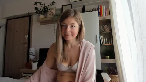 Snapshot of bestgirl_ofthe_neighborhood chatting on October 27, 2025, 8:29 am Vicky   online show from October 27, 2025, 8:29 am