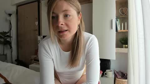 Vicky   online show from May 19, 2026, 9:37 am