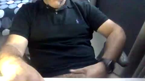 Snapshot of betoooox chatting on January 6, 2025, 7:35 pm Virtual Gentleman online show from January 6, 2025, 7:35 pm