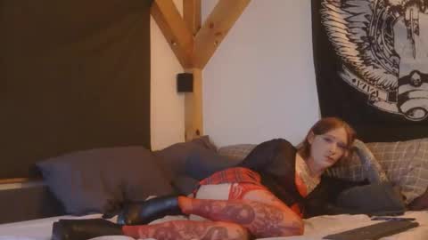 Snapshot of betsybradcock chatting on October 29, 2025, 2:25 am Betsy online show from October 29, 2025, 2:25 am