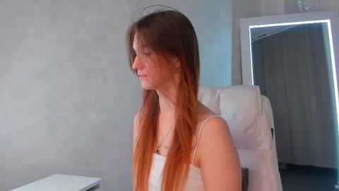 Snapshot of betty_nicolsson chatting on October 5, 2025, 9:51 am Eva online show from October 5, 2025, 9:51 am