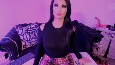 Snapshot of bettybishop chatting on February 16, 2025, 2:31 am NatashaxoBangs online show from February 16, 2025, 2:31 am