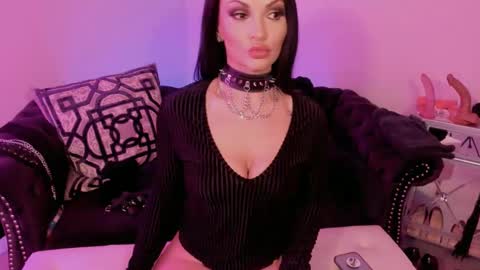 Snapshot of bettybishop chatting on February 24, 2025, 1:13 am NatashaxoBangs online show from February 24, 2025, 1:13 am