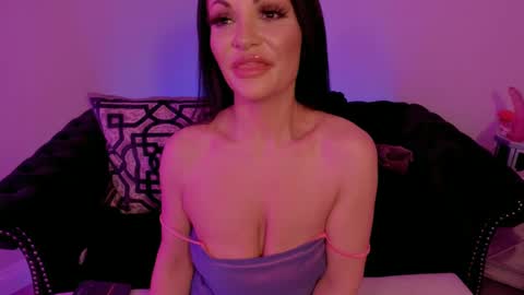 Snapshot of bettybishop chatting on March 3, 2025, 1:31 pm NatashaxoBangs online show from March 3, 2025, 1:31 pm