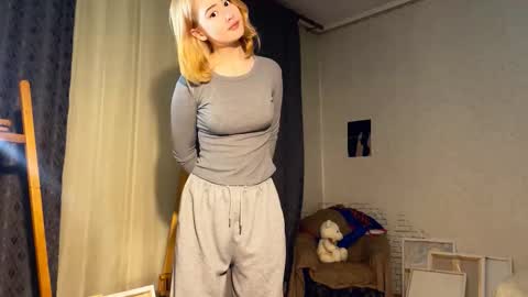 Hinata online show from February 18, 2026, 11:17 am