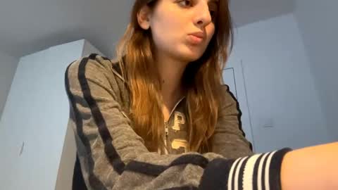 Snapshot of beulahweikert chatting on May 5, 2026, 5:32 pm Lina online show from May 5, 2026, 5:32 pm