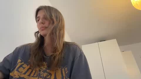 Snapshot of beulahweikert chatting on August 4, 2026, 4:09 pm Lina online show from August 4, 2026, 4:09 pm