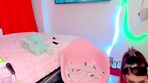 Snapshot of beverly_larson1 chatting on October 23, 2025, 11:35 pm danni online show from October 23, 2025, 11:35 pm