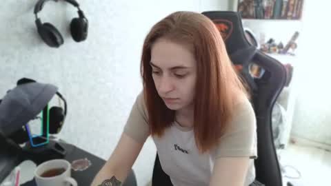 beverly_yay online show from April 30, 2026, 8:42 am