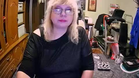 Snapshot of beverlycynia chatting on September 27, 2025, 3:39 pm BeverlyCynia online show from September 27, 2025, 3:39 pm