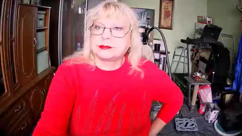 Snapshot of beverlycynia chatting on September 30, 2025, 11:04 am BeverlyCynia online show from September 30, 2025, 11:04 am
