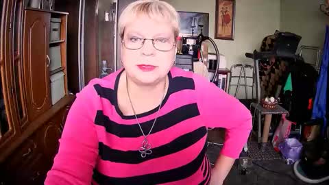 BeverlyQCynia online show from October 20, 2025, 11:32 am