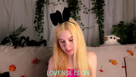 Eliz online show from October 21, 2025, 1:28 am