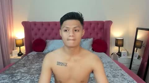 bhillrhey121103 online show from December 1, 2025, 11:48 am