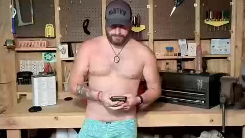 Snapshot of bi_bi_guy chatting on October 10, 2025, 12:31 am bi_bi_guy online show from October 10, 2025, 12:31 am