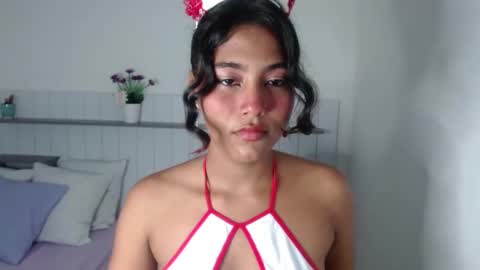 bia_lux online show from November 15, 2025, 8:05 pm