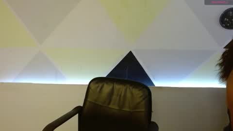 bia_lux online show from November 26, 2025, 8:21 pm