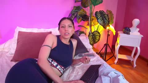 Snapshot of bianca_ks chatting on December 20, 2024, 10:16 am Bianca online show from December 20, 2024, 10:16 am