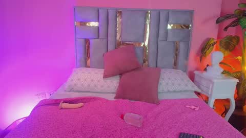 Snapshot of bianca_ks chatting on February 12, 2025, 9:10 am Bianca online show from February 12, 2025, 9:10 am