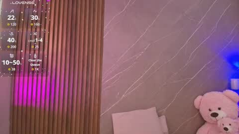biancaa__18 online show from June 13, 2026, 7:34 pm