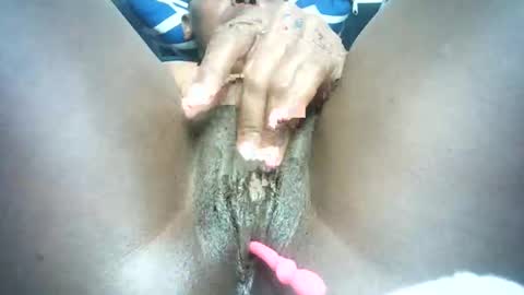 pretty online show from January 17, 2025, 3:43 pm