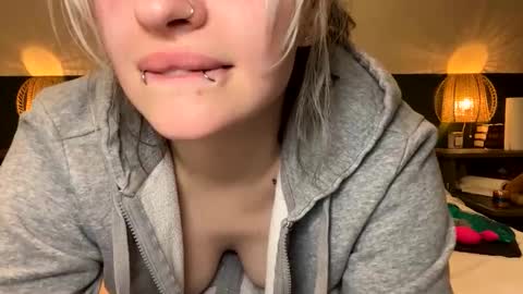 Ellie  online show from April 30, 2026, 3:13 am