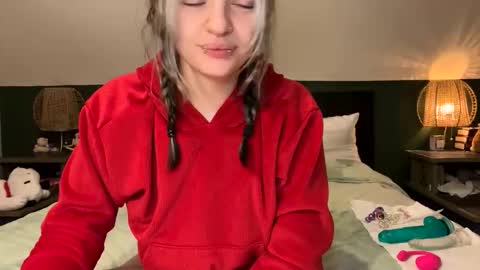 Ellie  online show from May 2, 2026, 7:41 pm