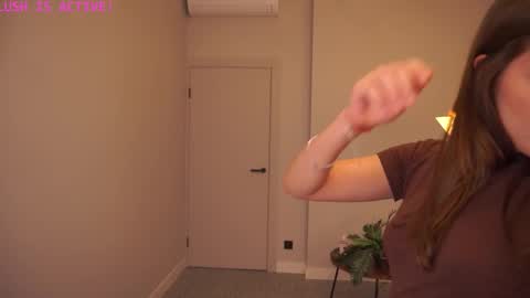 Snapshot of bibimusic chatting on October 22, 2025, 7:02 pm Ophelia online show from October 22, 2025, 7:02 pm