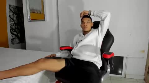 big_jhoonss_ online show from October 4, 2025, 2:42 am