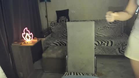 mom online show from December 13, 2025, 11:32 pm