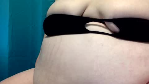 Snapshot of bigbellybabe1987 chatting on November 15, 2025, 4:21 am bigbellybabe1987 online show from November 15, 2025, 4:21 am